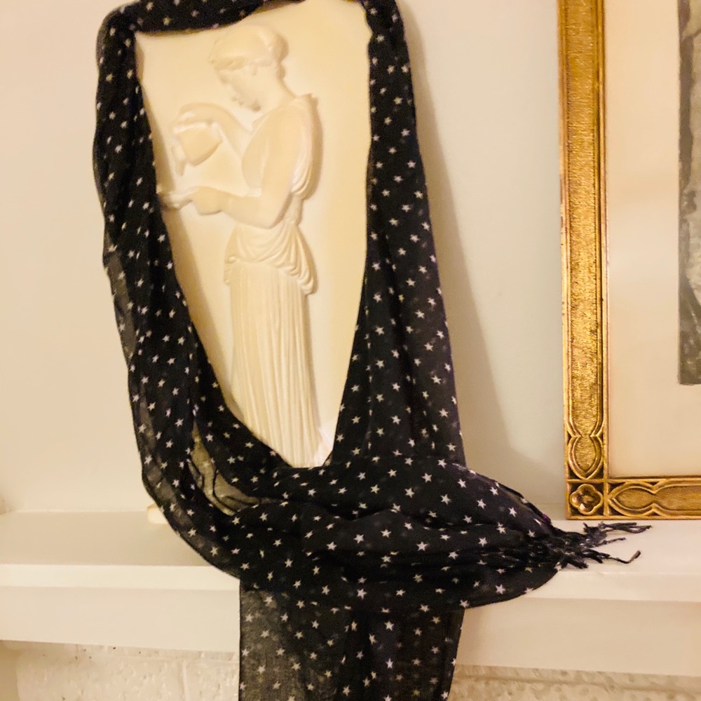 Black and whit scarf